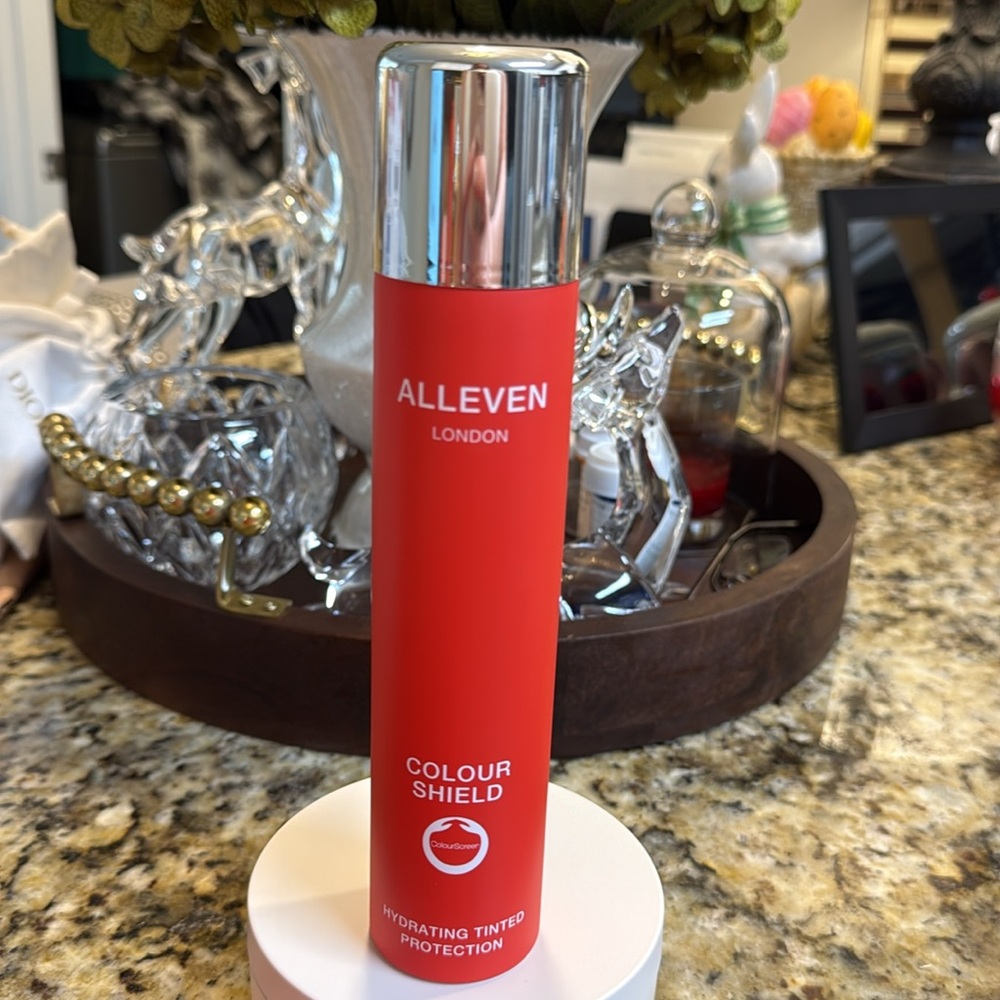 Alleven London Hydrating Colour Shield Amber
200ml